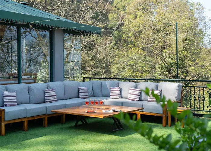 Stayvista At Padam Hill 3Br Pet Friendly Villa With Lawn At Kasauli